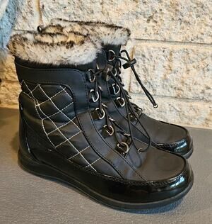 Totes Women's Lisa Snow Boots Winter Quilted Faux Fur Lined Outdoors Sz 7M